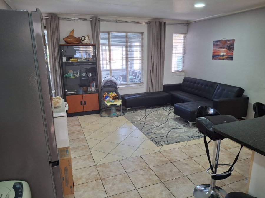 2 Bedroom Property for Sale in Robertsham Gauteng