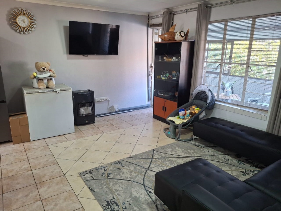 2 Bedroom Property for Sale in Robertsham Gauteng
