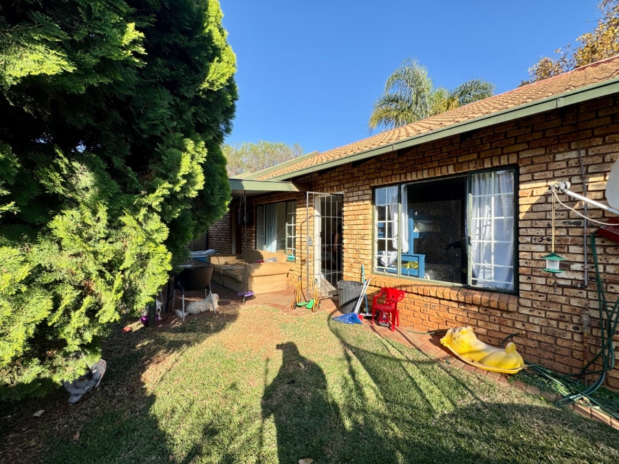 2 Bedroom Property for Sale in Pierre Van Ryneveld Gauteng