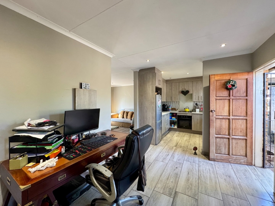 2 Bedroom Property for Sale in Pierre Van Ryneveld Gauteng