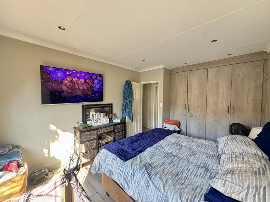 2 Bedroom Property for Sale in Pierre Van Ryneveld Gauteng