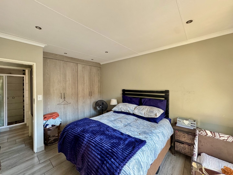2 Bedroom Property for Sale in Pierre Van Ryneveld Gauteng