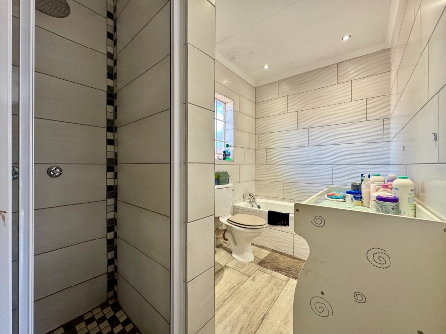 2 Bedroom Property for Sale in Pierre Van Ryneveld Gauteng