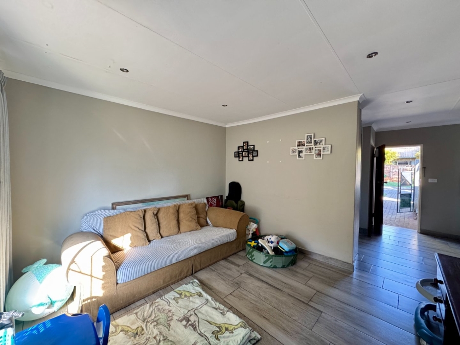 2 Bedroom Property for Sale in Pierre Van Ryneveld Gauteng
