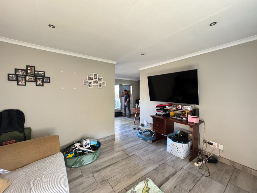 2 Bedroom Property for Sale in Pierre Van Ryneveld Gauteng
