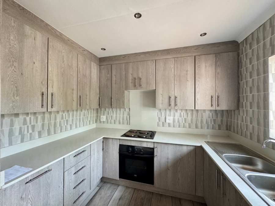 2 Bedroom Property for Sale in Pierre Van Ryneveld Gauteng