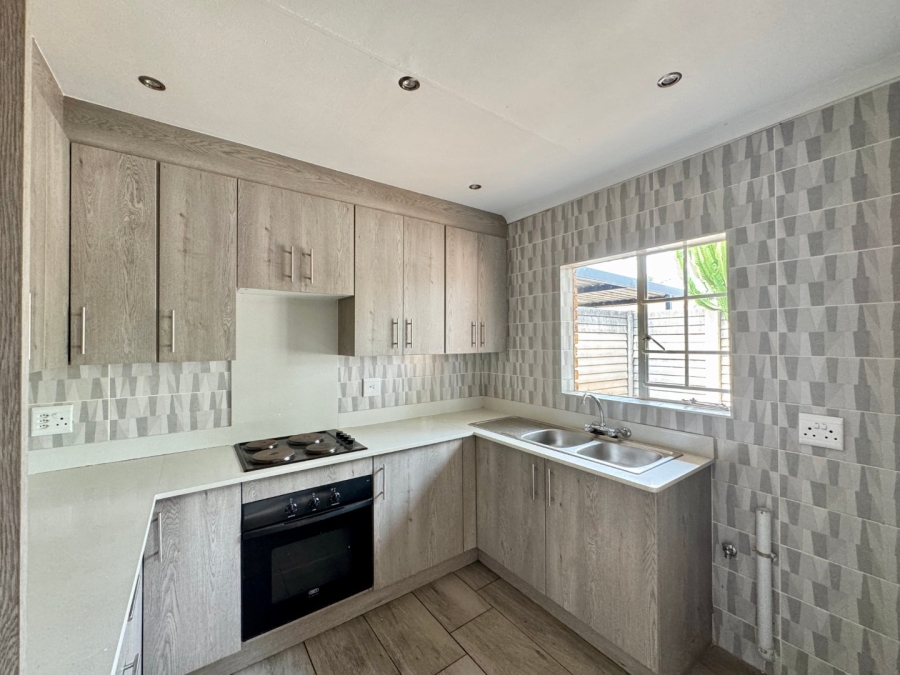 2 Bedroom Property for Sale in Pierre Van Ryneveld Gauteng
