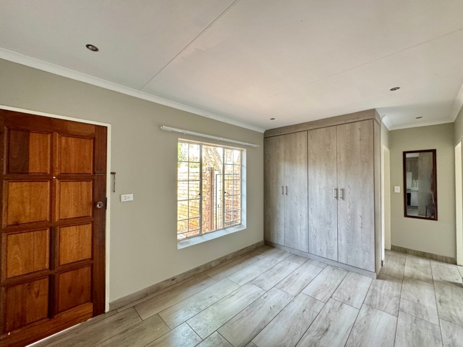 2 Bedroom Property for Sale in Pierre Van Ryneveld Gauteng