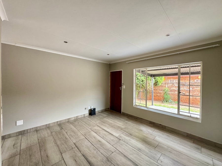 2 Bedroom Property for Sale in Pierre Van Ryneveld Gauteng