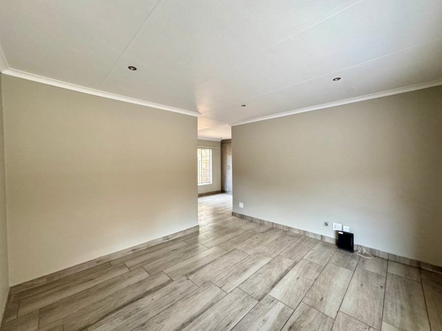 2 Bedroom Property for Sale in Pierre Van Ryneveld Gauteng