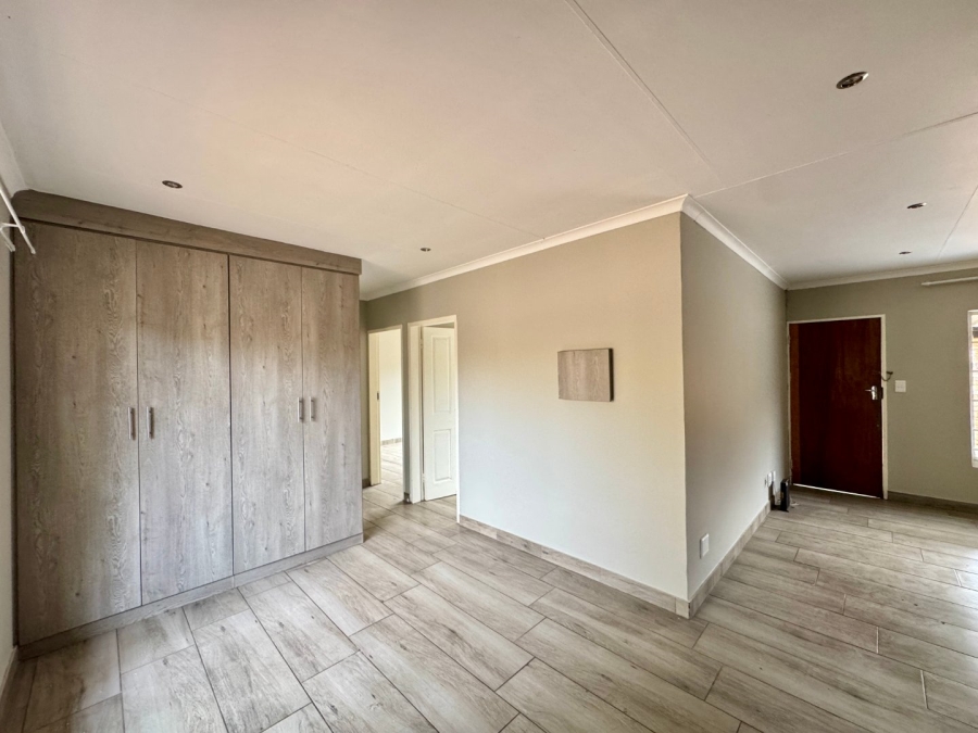 2 Bedroom Property for Sale in Pierre Van Ryneveld Gauteng