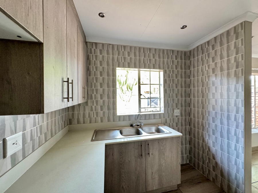2 Bedroom Property for Sale in Pierre Van Ryneveld Gauteng
