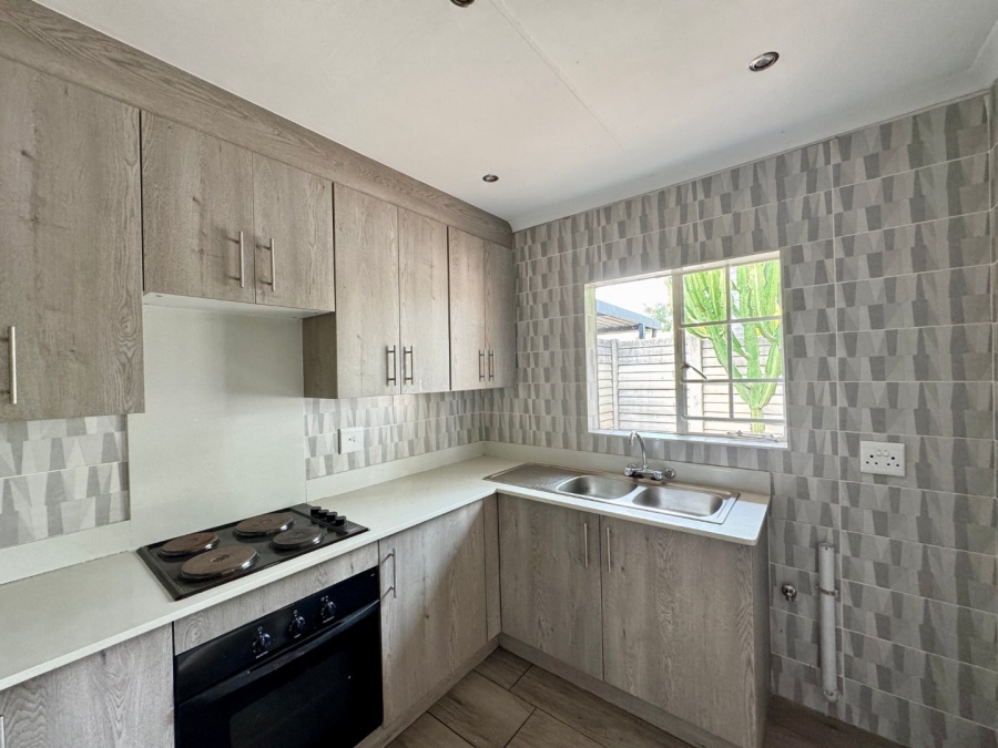 2 Bedroom Property for Sale in Pierre Van Ryneveld Gauteng