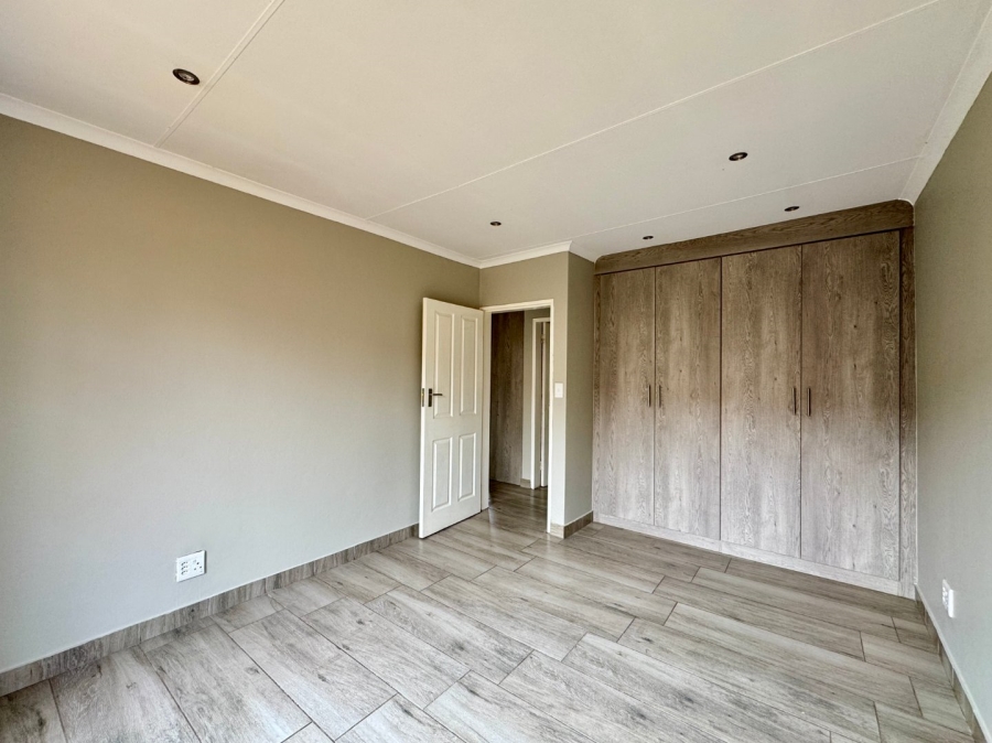 2 Bedroom Property for Sale in Pierre Van Ryneveld Gauteng