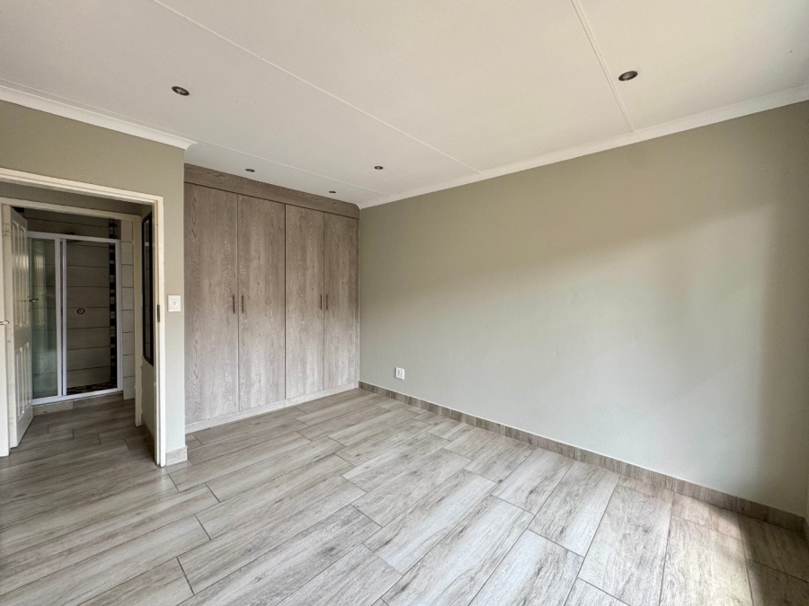 2 Bedroom Property for Sale in Pierre Van Ryneveld Gauteng