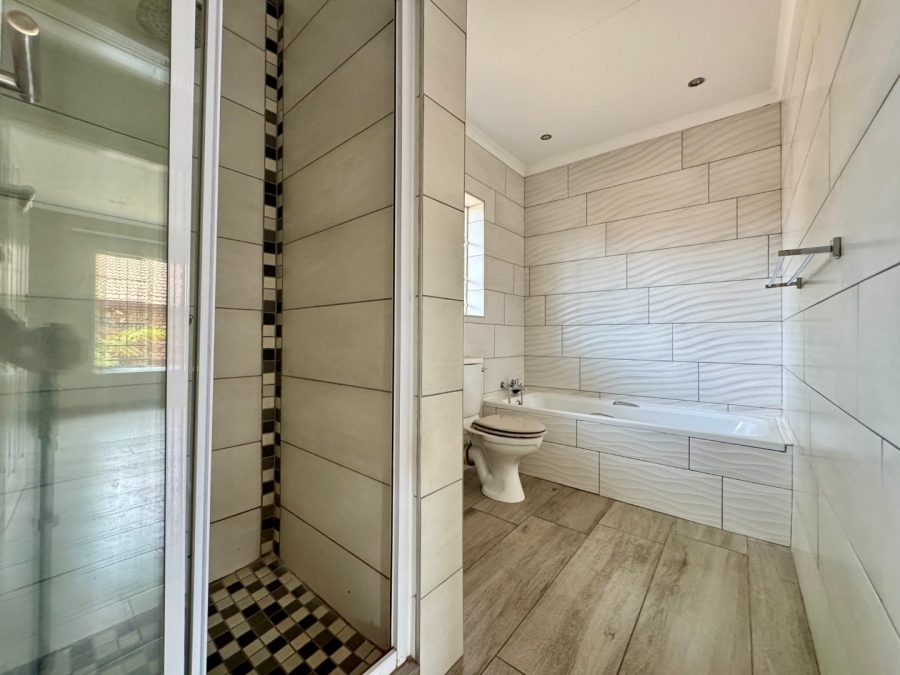 2 Bedroom Property for Sale in Pierre Van Ryneveld Gauteng