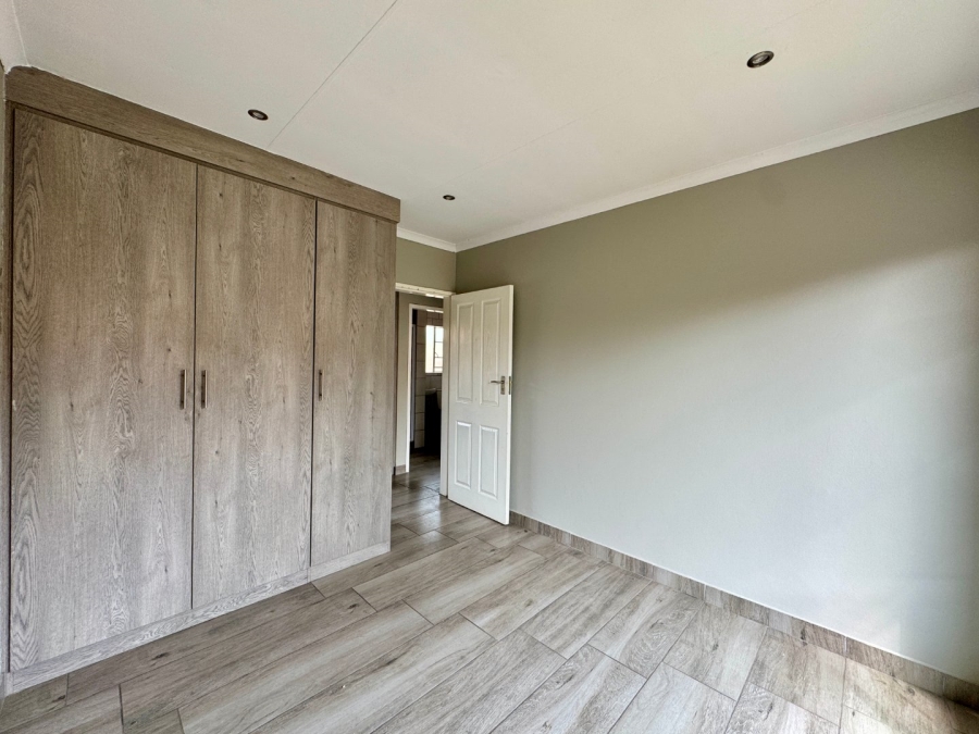 2 Bedroom Property for Sale in Pierre Van Ryneveld Gauteng