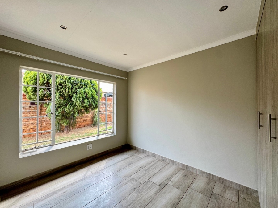 2 Bedroom Property for Sale in Pierre Van Ryneveld Gauteng
