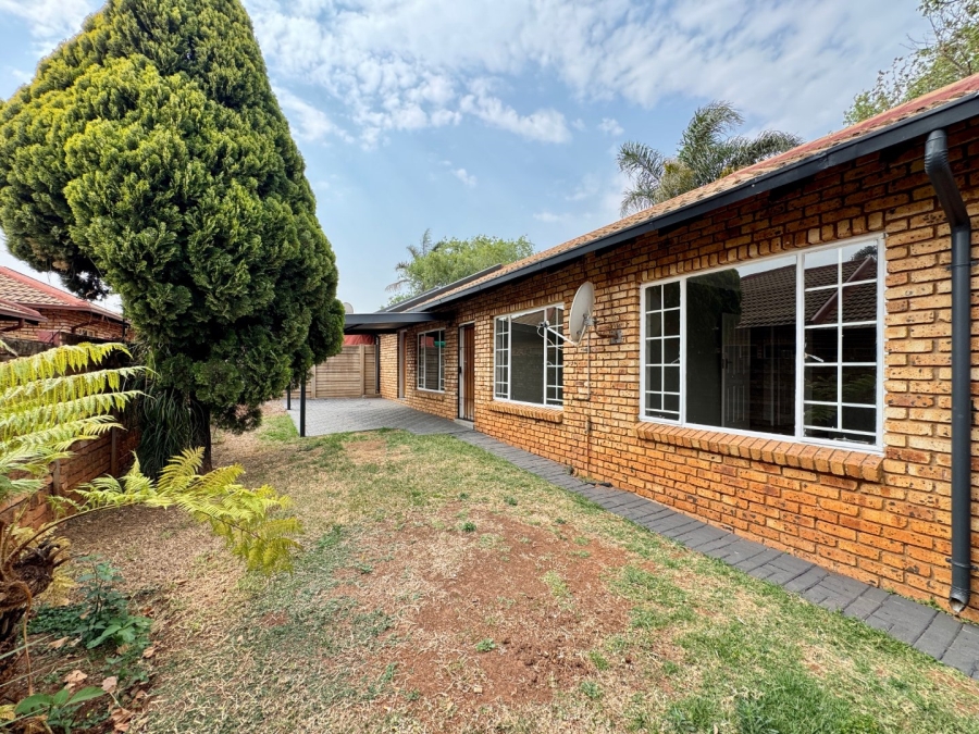 2 Bedroom Property for Sale in Pierre Van Ryneveld Gauteng