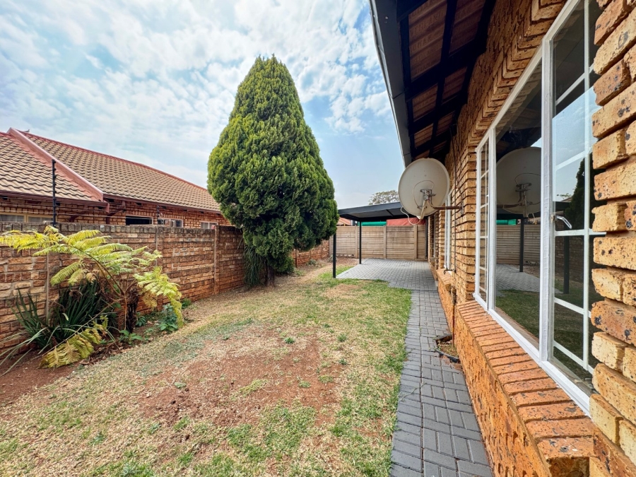 2 Bedroom Property for Sale in Pierre Van Ryneveld Gauteng