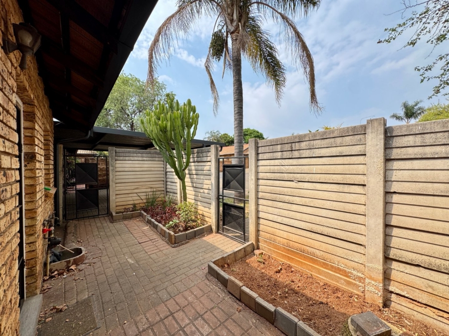 2 Bedroom Property for Sale in Pierre Van Ryneveld Gauteng