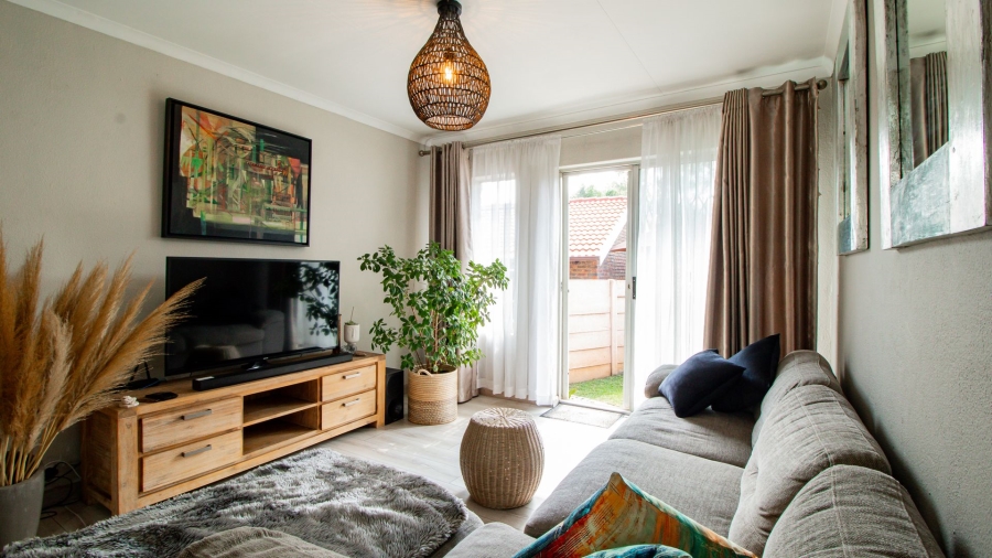 2 Bedroom Property for Sale in Glen Marais Gauteng