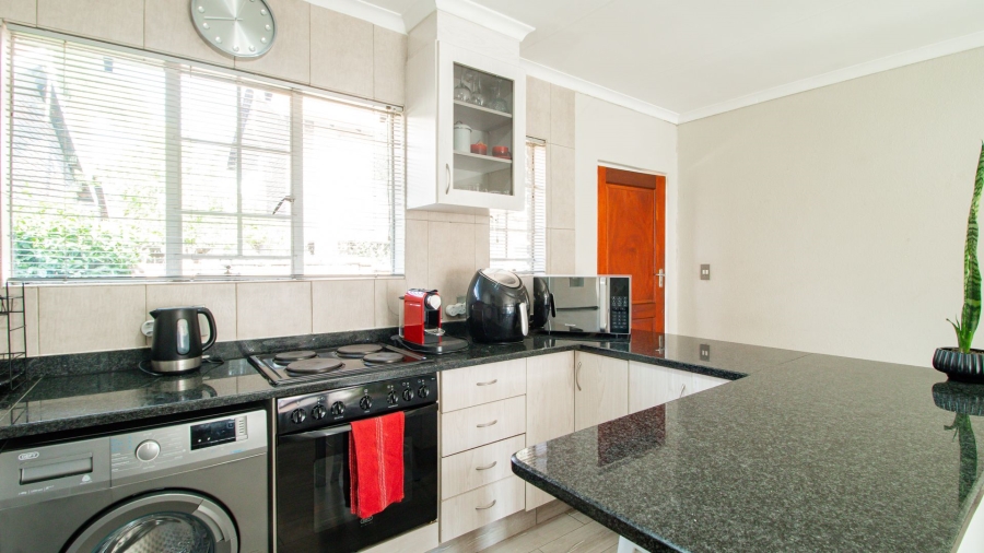 2 Bedroom Property for Sale in Glen Marais Gauteng