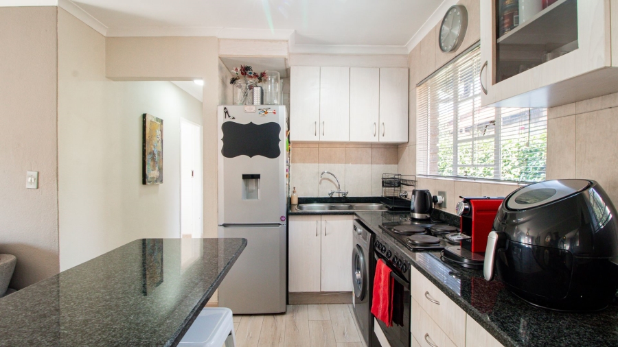2 Bedroom Property for Sale in Glen Marais Gauteng
