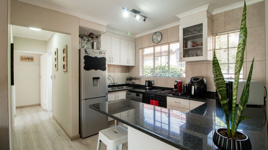 2 Bedroom Property for Sale in Glen Marais Gauteng