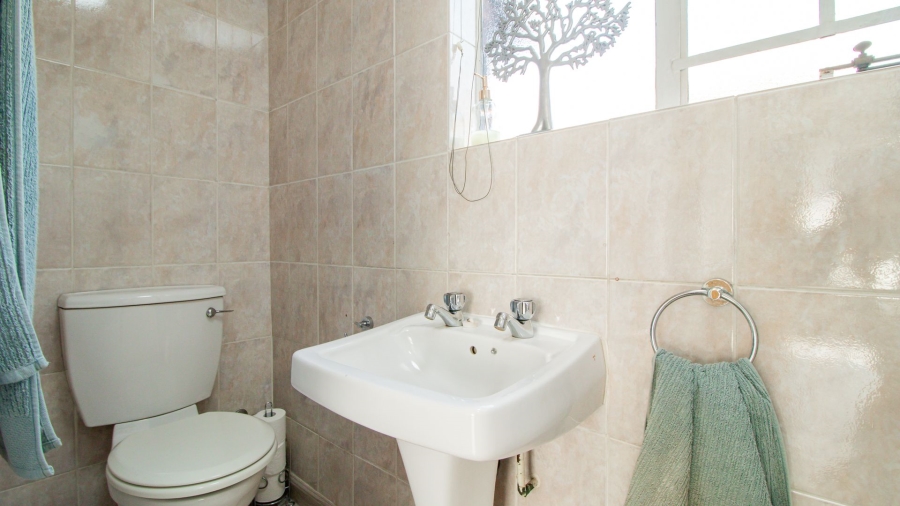 2 Bedroom Property for Sale in Glen Marais Gauteng