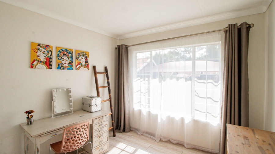 2 Bedroom Property for Sale in Glen Marais Gauteng