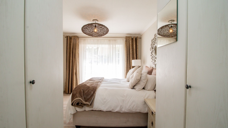 2 Bedroom Property for Sale in Glen Marais Gauteng