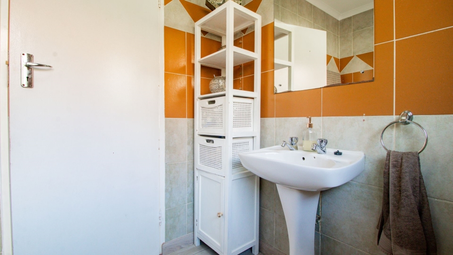 2 Bedroom Property for Sale in Glen Marais Gauteng