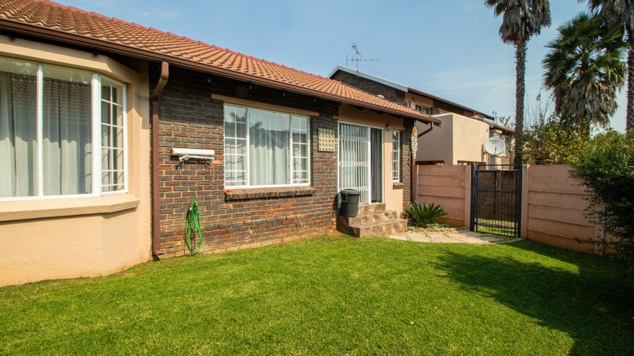 2 Bedroom Property for Sale in Glen Marais Gauteng