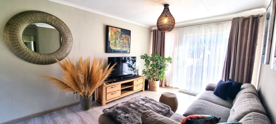 2 Bedroom Property for Sale in Glen Marais Gauteng