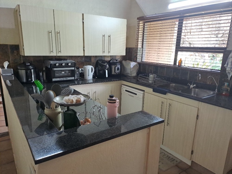 4 Bedroom Property for Sale in Kameelfontein Gauteng