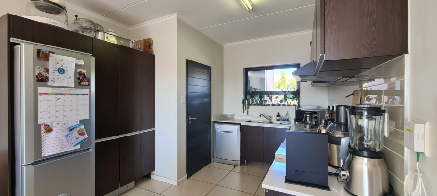 To Let 2 Bedroom Property for Rent in Fourways Gauteng
