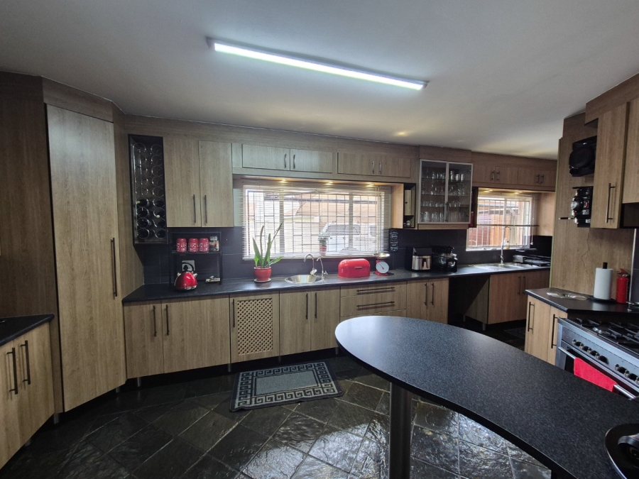 5 Bedroom Property for Sale in Vanderbijlpark SW 5 Gauteng