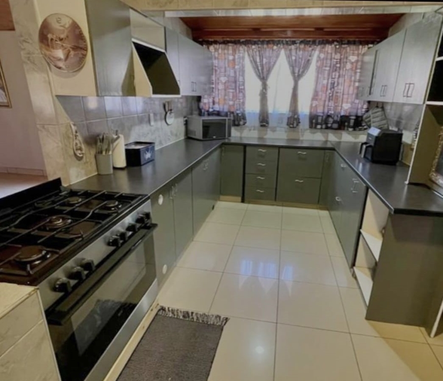 4 Bedroom Property for Sale in Sinoville Gauteng