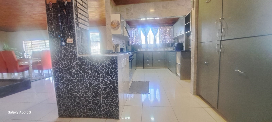 4 Bedroom Property for Sale in Sinoville Gauteng