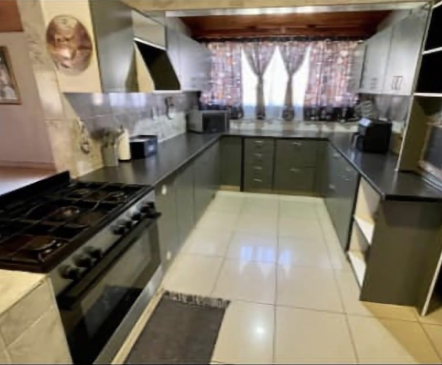 4 Bedroom Property for Sale in Sinoville Gauteng