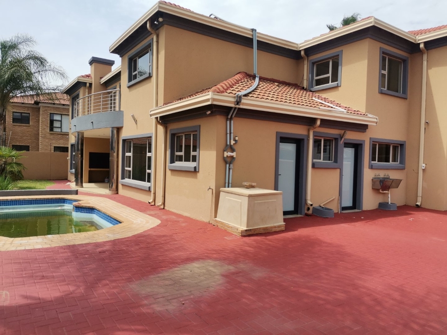 5 Bedroom Property for Sale in Theresa Park Gauteng