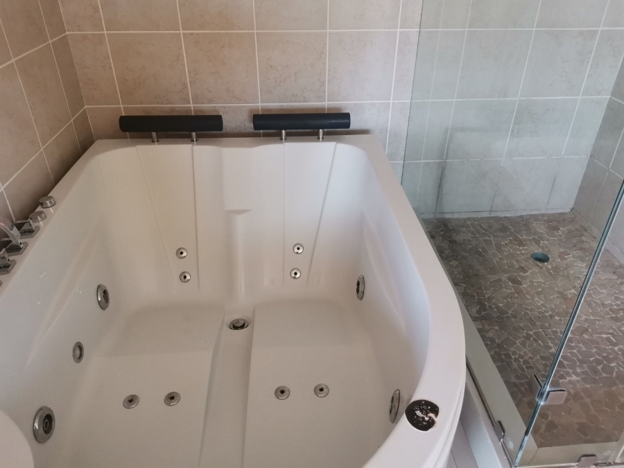 5 Bedroom Property for Sale in Theresa Park Gauteng