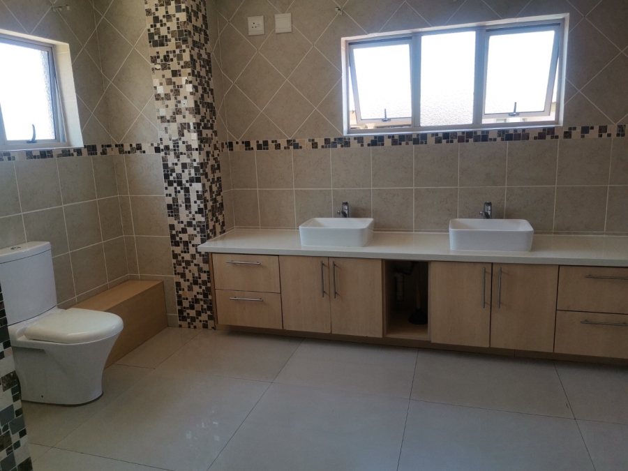 5 Bedroom Property for Sale in Theresa Park Gauteng