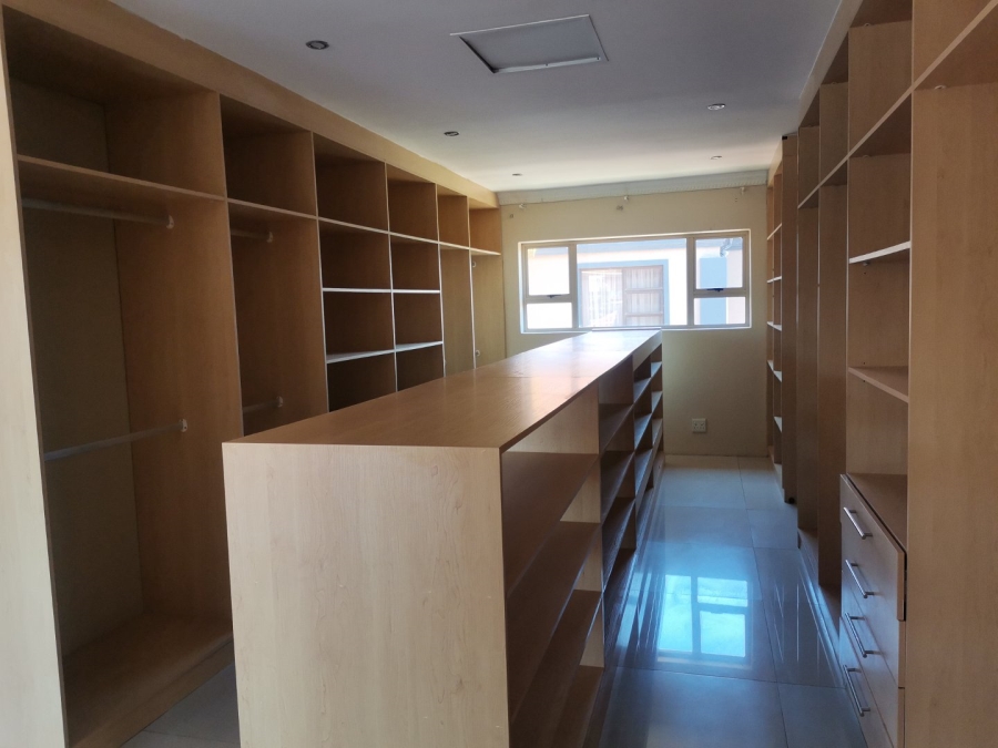 5 Bedroom Property for Sale in Theresa Park Gauteng