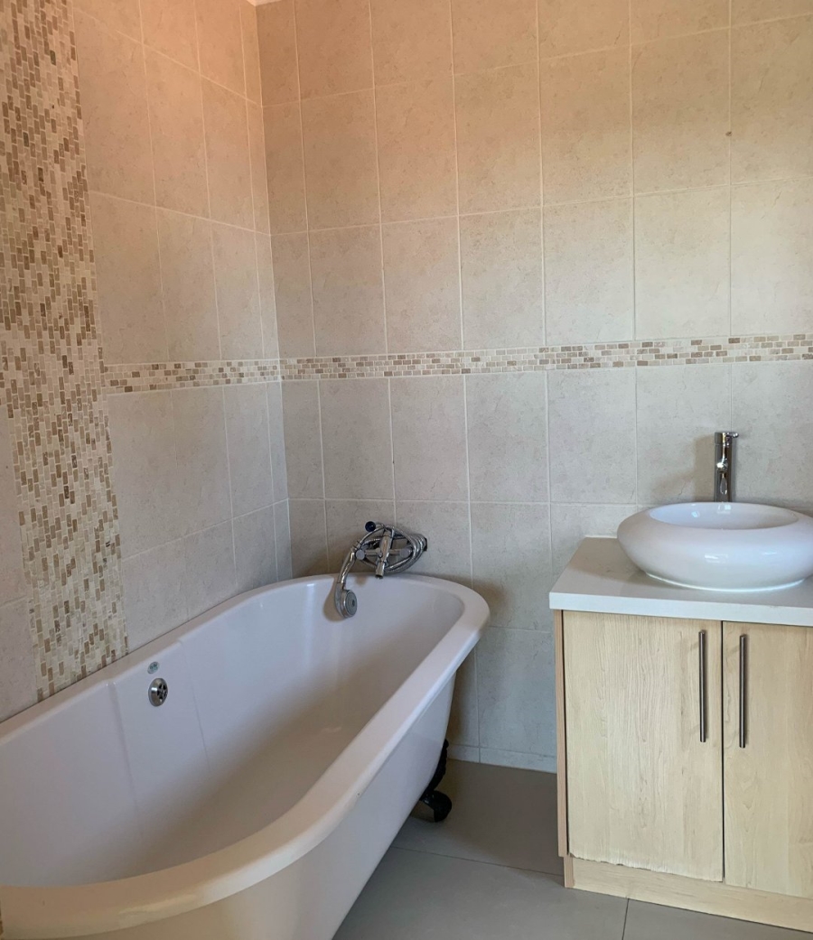 5 Bedroom Property for Sale in Theresa Park Gauteng
