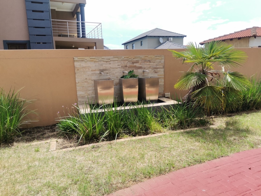 5 Bedroom Property for Sale in Theresa Park Gauteng