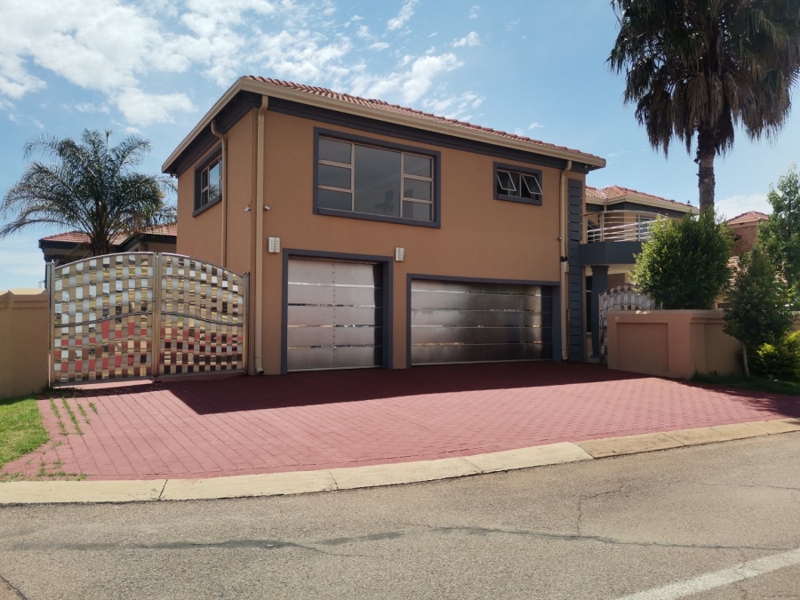 5 Bedroom Property for Sale in Theresa Park Gauteng