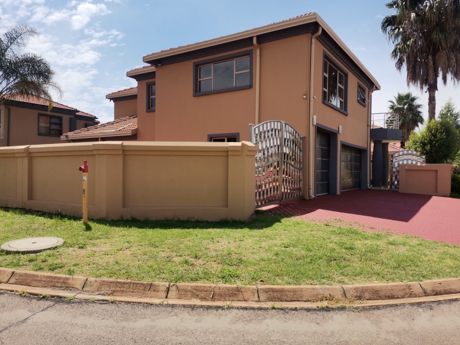 5 Bedroom Property for Sale in Theresa Park Gauteng