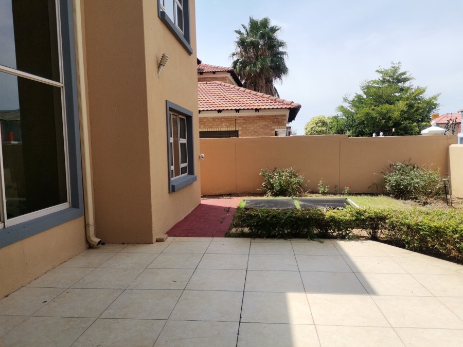 5 Bedroom Property for Sale in Theresa Park Gauteng
